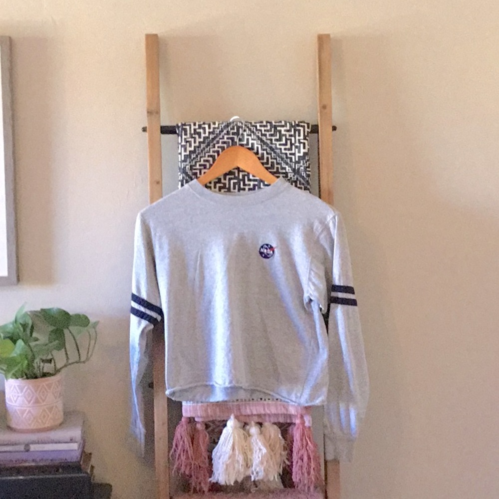 Cropped long sleeve girls shirt